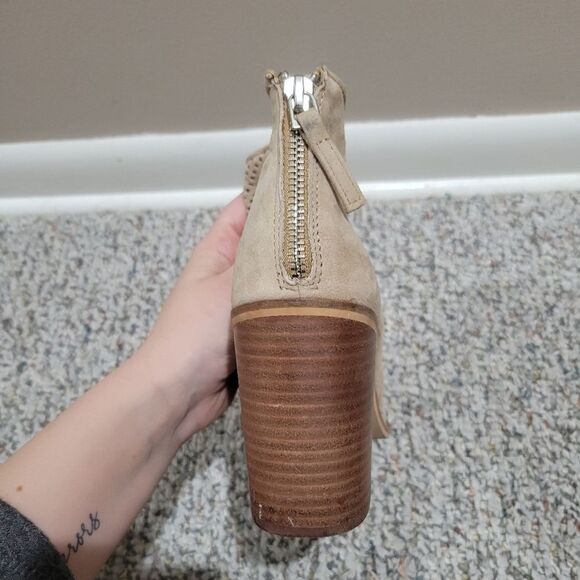 Steve Madden Rumble Tan Perforated Leather Bootie Ankle Boots Size 7.5 - Picture 7 of 7